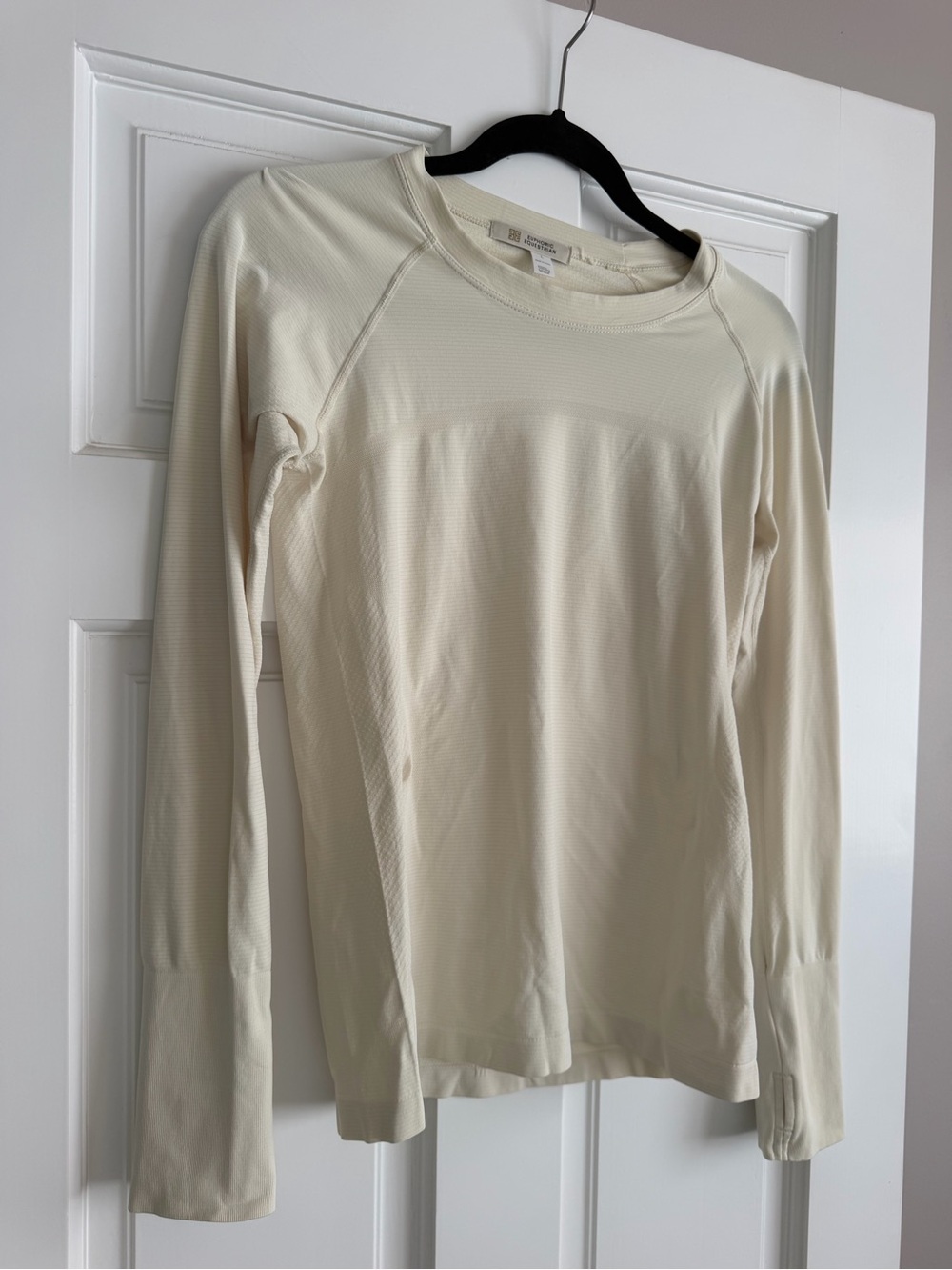 2 Euphoric Equestrian Women's butter cream Long Sleeve Crew Top sz L activewear